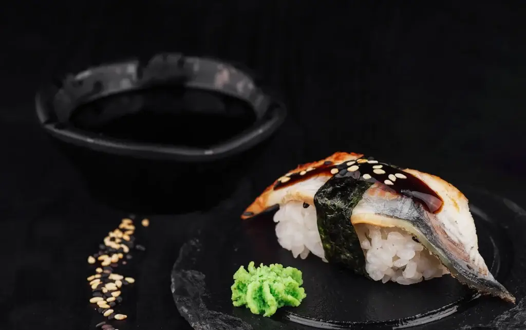 Sashimi maki z grillowanym łososiem – Papaya Sushi Bar Swarzędz